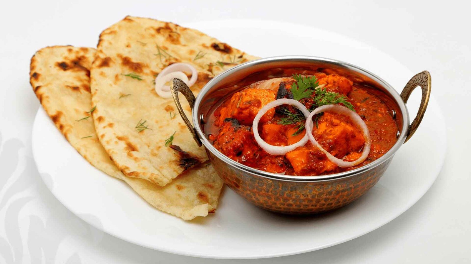 Hamraz curry with freshly cooked naan